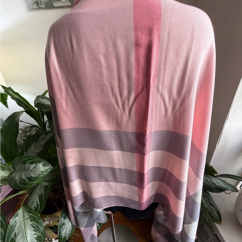 Burberry Wrap Shawl Scarf. - Picture 4 of 16